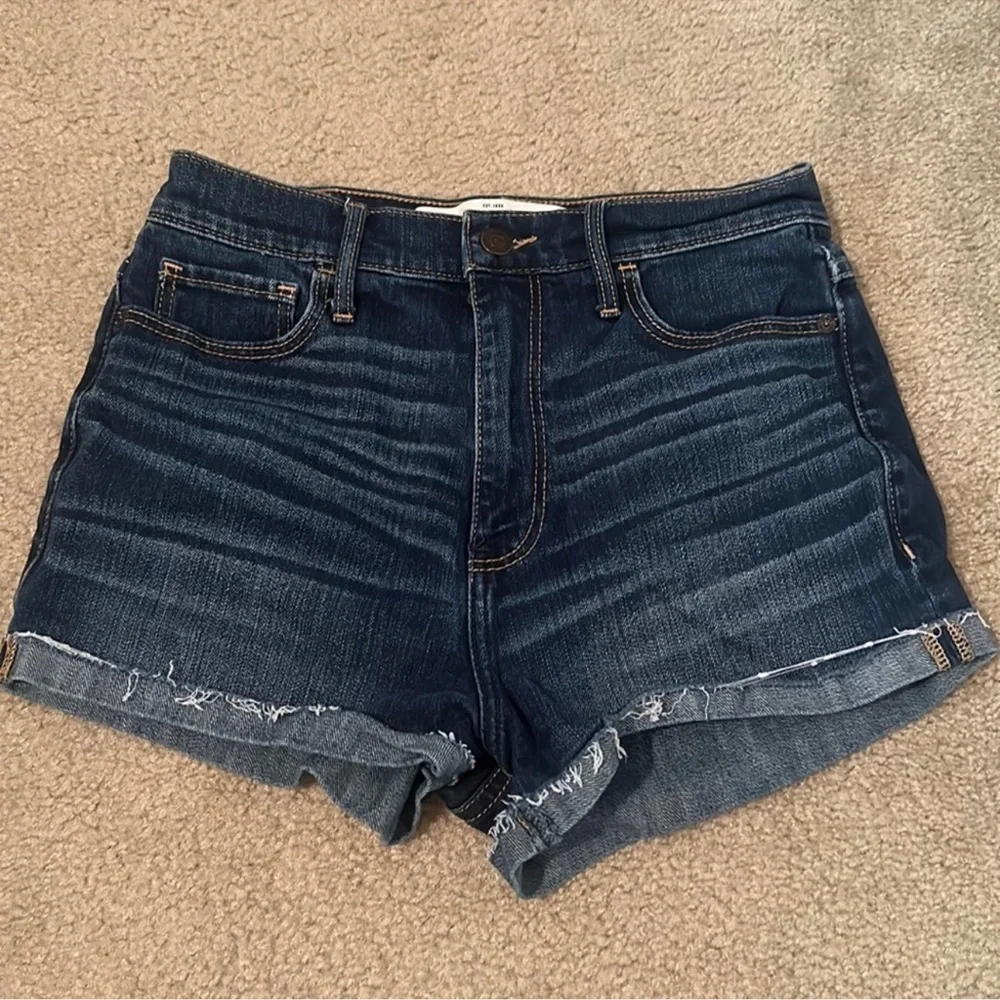 Abercrombie and Fitch Denim Blue Women's Shorts - Picture 1 of 3